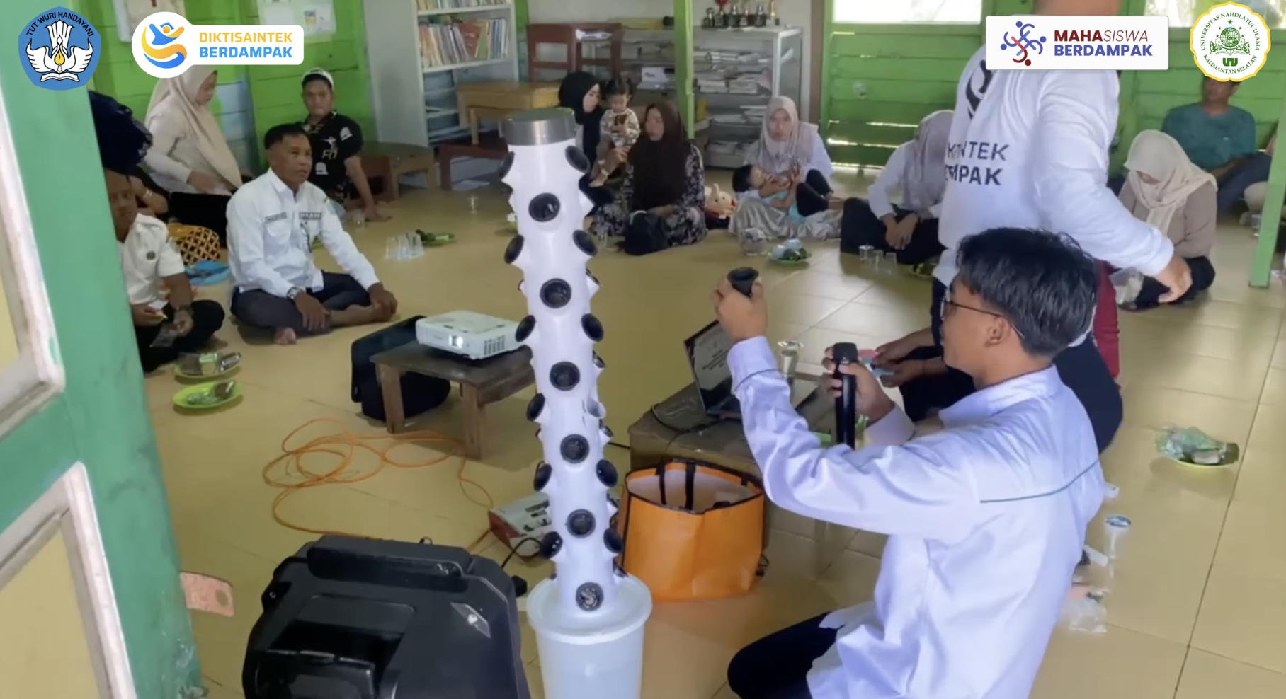 BEM Berdampak, 2 Mahasisiwa dan dosen PBI Unukase ikut serta dalam Mengubah Wajah Desa Sungai Bangkal